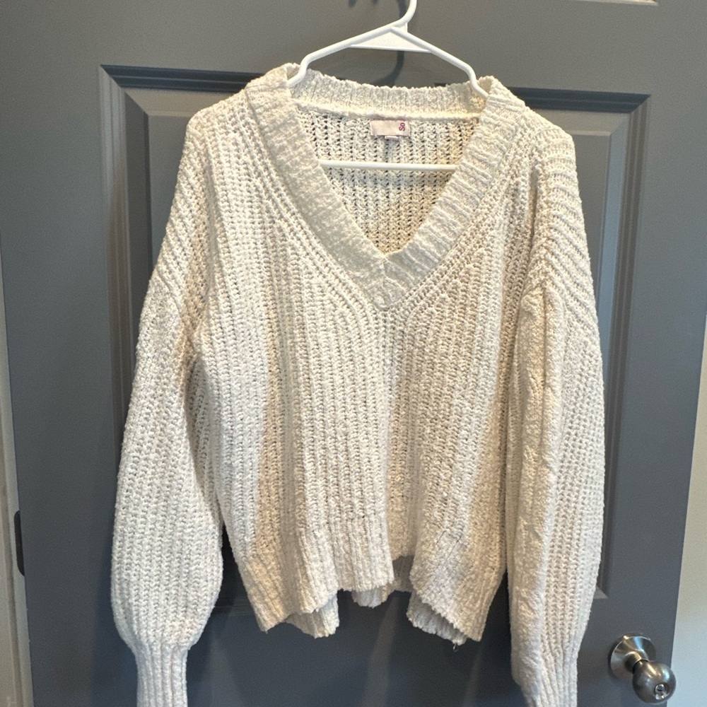 SO Cream V-Neck Chunky Knit Sweater